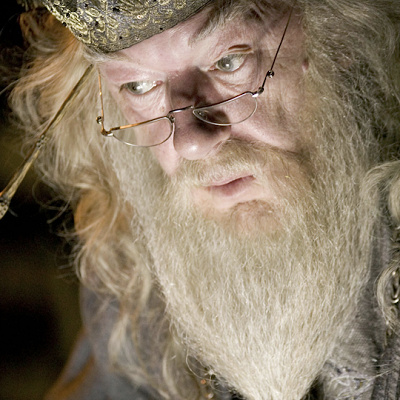 記憶を取り出すダンブルドア