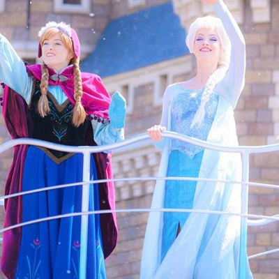 エルサとアナ