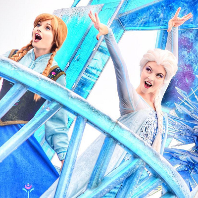 力強さが”神！”なエルサと、その魔法に驚くアナ