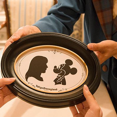 スリーピーホエール・ショップ横でアートを楽しもう