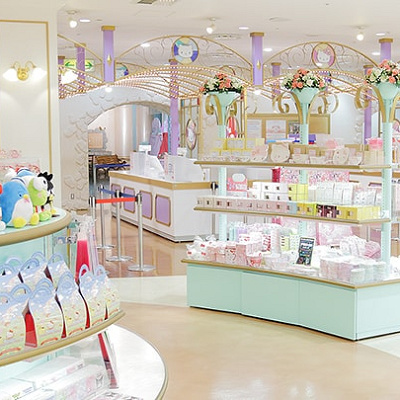 グッズの種類が豊富なエントランスショップ