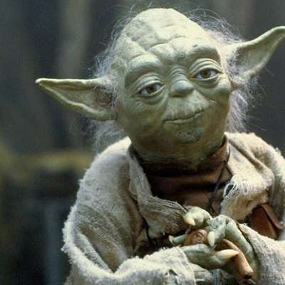 小柄で老年でもジェダイとしては最強！なヨーダ