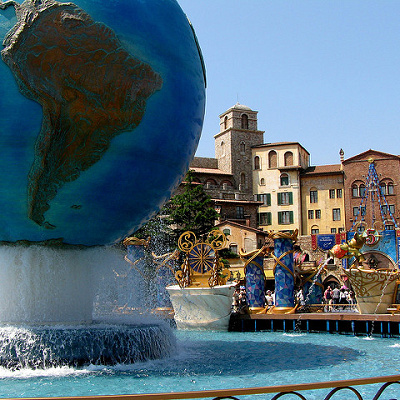 直径8ｍでもかなり巨大なオブジェですが…