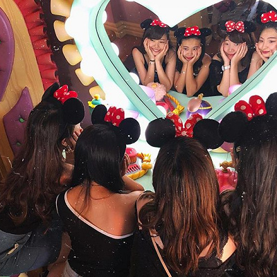 みんなでハートの鏡にINポーズ