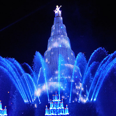 人気の水上ショーであるファンタズミック