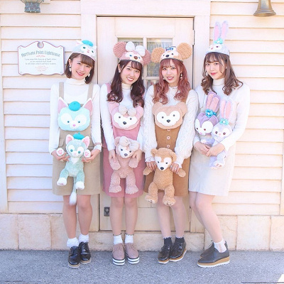 ぺたんこ靴×ジャンパースカートのコーデ