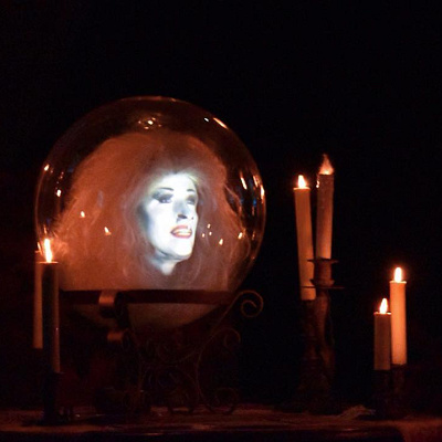 占い師マダム・レオタ