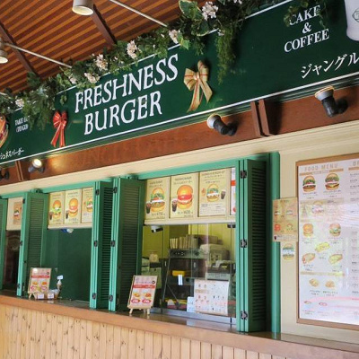 園内のフレッシュネスバーガーカウンター