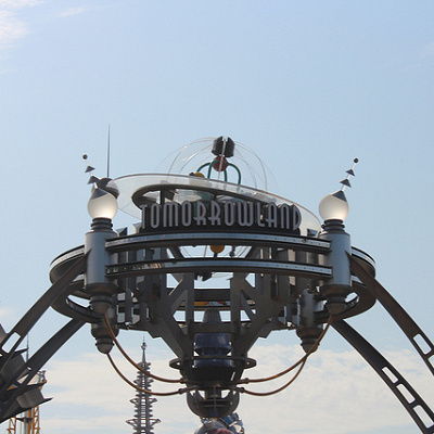 トゥモローランドからワールドバザールまではすぐ！