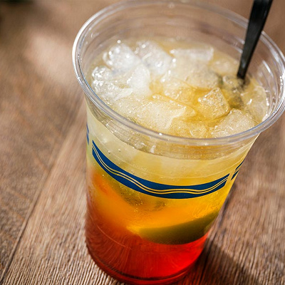 フルーティフィズ（ウォッカ、ティー、ライム）