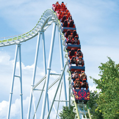 スリルたっぷりの本格ジェットコースター