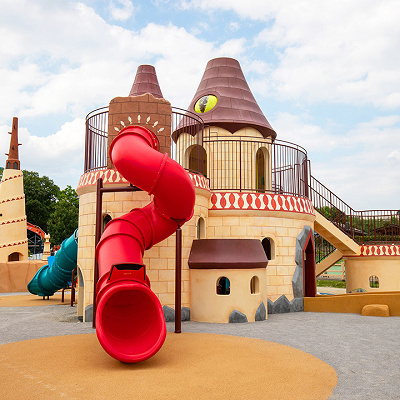 ジブリパークの猫の城遊具