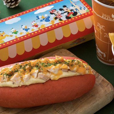 ディズニー冬フード：グラタンドッグ（チキン＆BBQソース）