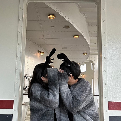 グレーニットカップルコーデ