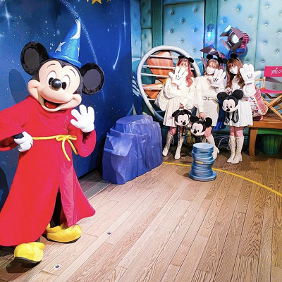 グリーティングはマスク着用＆キャラクターと距離を保った上で行う