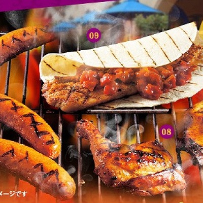 グリル・ソーセージ（左）、グリル・スパイシーチキン（右下）、グリル・スパイシーポーク トルティーヤ添え（左下）