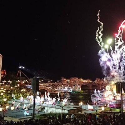 店内からハーバーショーが観られる