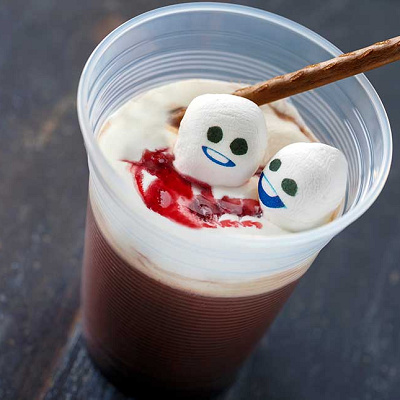 ホットチョコレート（リンゴンベリー＆ホイップ）