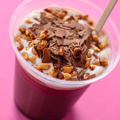 ホットカクテル（アマレット、ココア、ナッツ）：830円