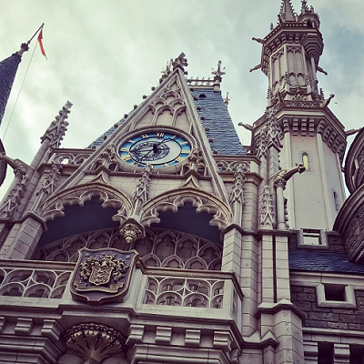 よく見るとレンガの大きさが変わっています