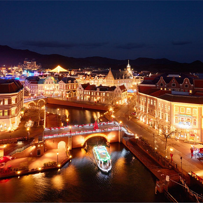 日没とともにイルミネーションがスタート