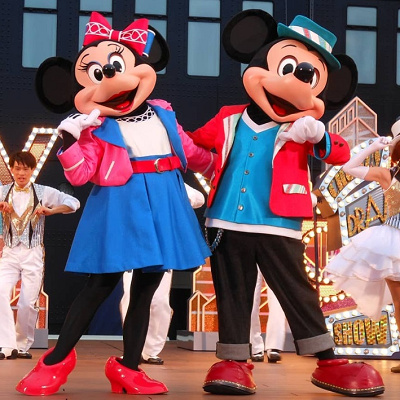 待ち合わせしたミニーがなかなか来なくて、いじけるミッキーにきゅん♪