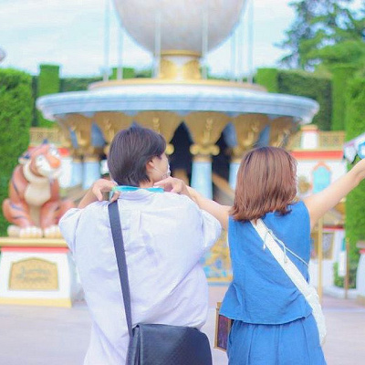 ジャスミンのフライングカーペットばんざいポーズ