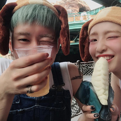 レディヘアバンドコーデ