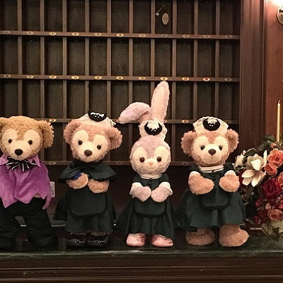 ホーンテッドマンションキャストコスチュームを着て勢ぞろい