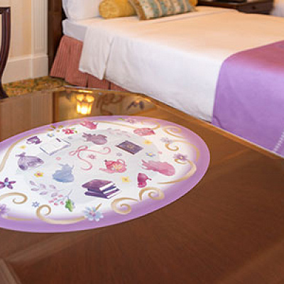 『ちいさなプリンセス ソフィア』スペシャルルームのテーブル