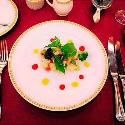 シュリンプと帆立貝のマリネ、ミックスビーンズ添え