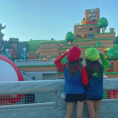 【マリオの双子コーデ】マリオ＆ルイージの双子コーデ（後ろ姿）