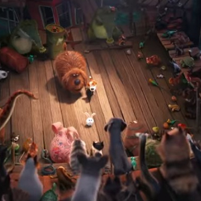 スノーボールたちに囲まれるマックスとデューク／映画『ペット』