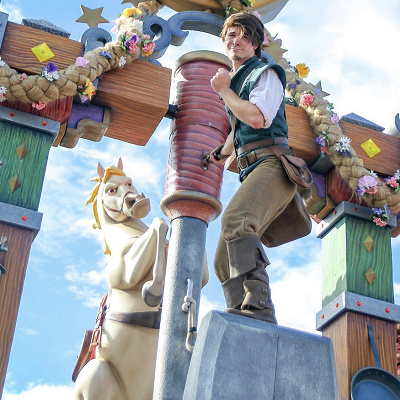 フリンと睨み合うマキシマス