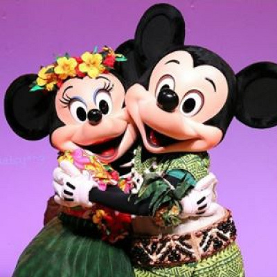 ミッキーのレインボー・ルアウ