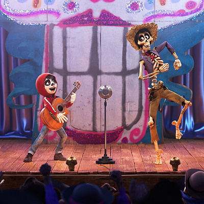 音楽コンテストに出場するミゲルとヘクター