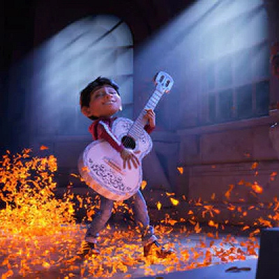 デラクルスのギターに触れたミゲル