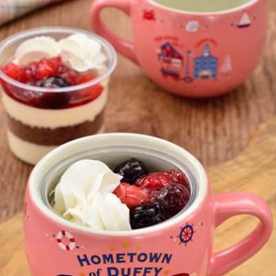 ミックスベリーのミルクムース スーベニアカップ付き