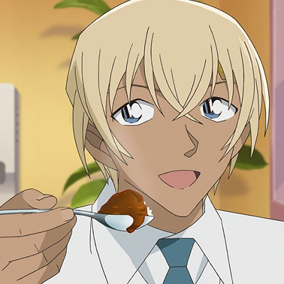 カレーを食べる安室さん(公式サイト)