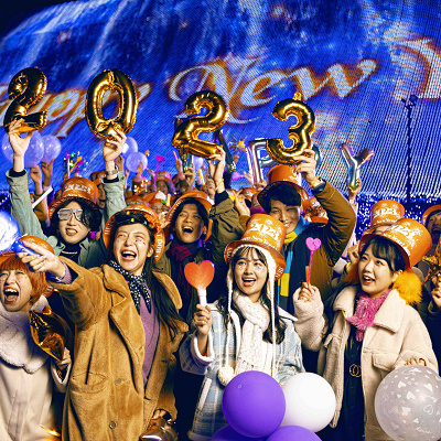 ニューイヤーハットをかぶって記念撮影を楽しもう