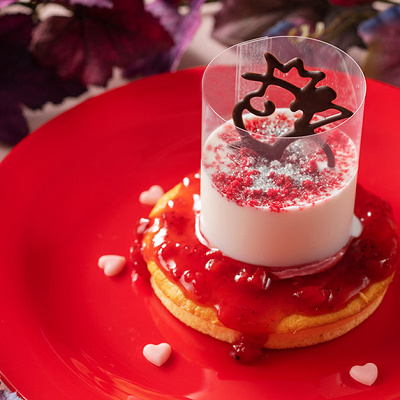 パンケーキ、ラズベリームース＆ヨーグルトクリーム