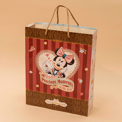 限定デザインのペーパーバッグ
