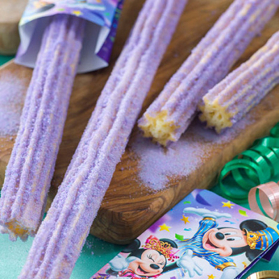 パーク初登場!紫色のコットンキャンディー味のチュロス