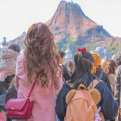 ピンクコーデ×ダッフィーバッグ