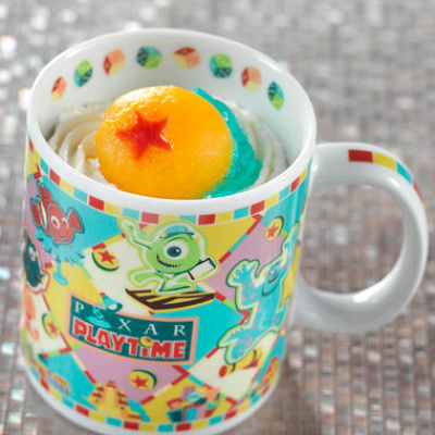 “ピクサー・プレイタイム” スペシャルノンアルコールカクテル（コレクタブルマグカップ付き）
