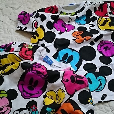 大人気のミッキーのフェイスTシャツ