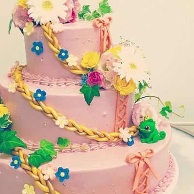 ラプンツェルのドレスのウェディングケーキ