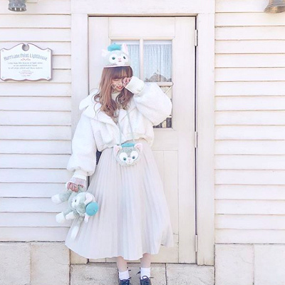 1月のおすすめコーデ①ボアジャケットとプリーツスカートのコーデ