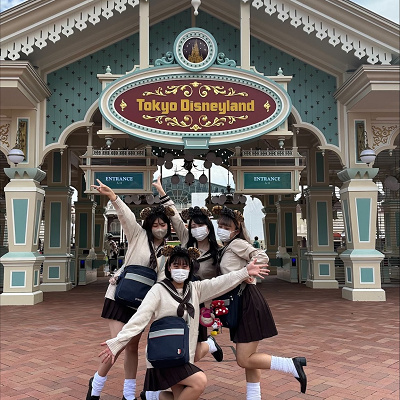 セーラー服×ベージュカーディガン