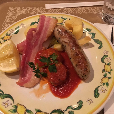 サルメリアピアット（サルシッチャ、イタリアンミートボール、パンチェッタ）¥1,450